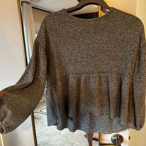 Cropped flowy grey sweater